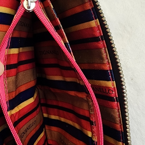 Tignanello Black and Tan Pebbled Leather Wristlet EUC - Picture 16 of 17